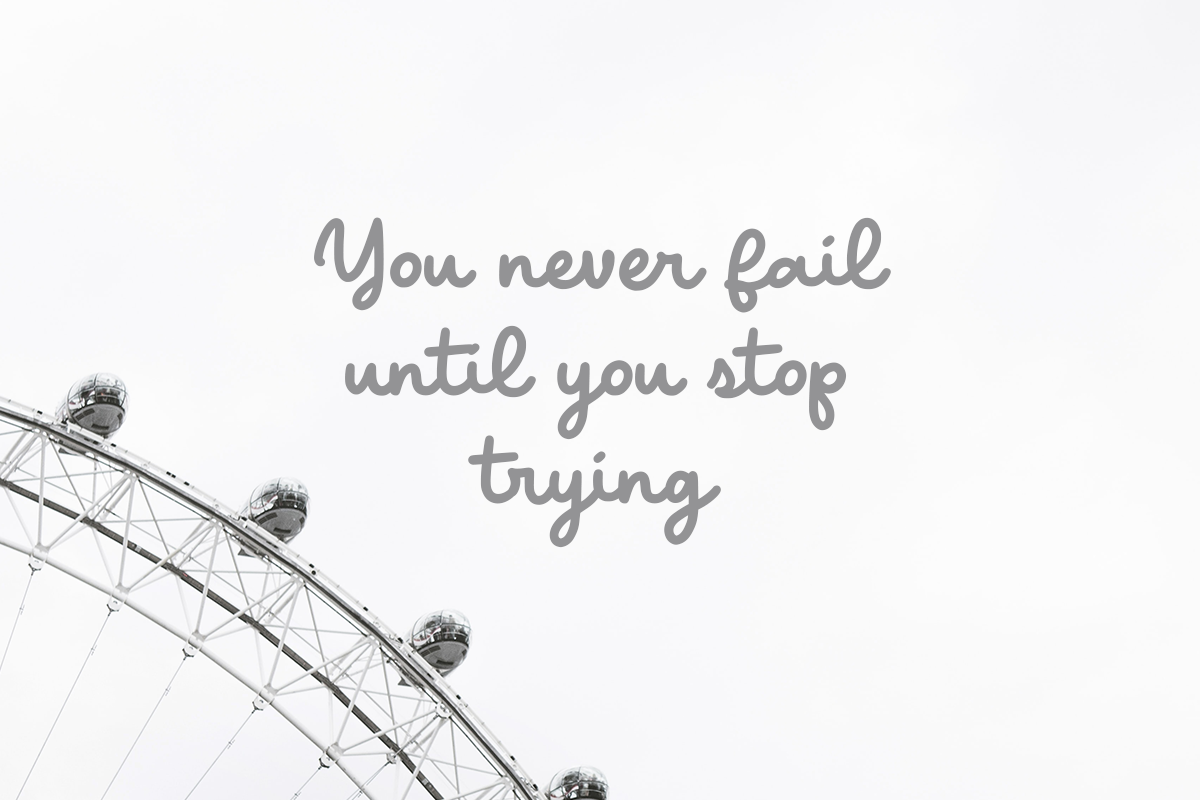 Halloa Monoline Script Font